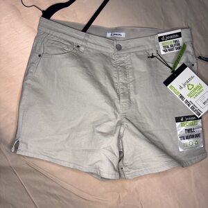 D. Jeans Classic Khaki Shorts